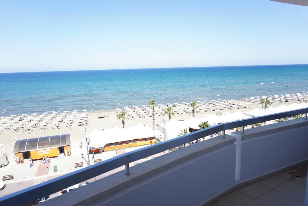 Lazuli Sea View Beachfront Ap 43 Larnaca Exterior foto