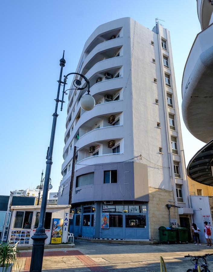 Lazuli Sea View Beachfront Ap 43 Larnaca Exterior foto